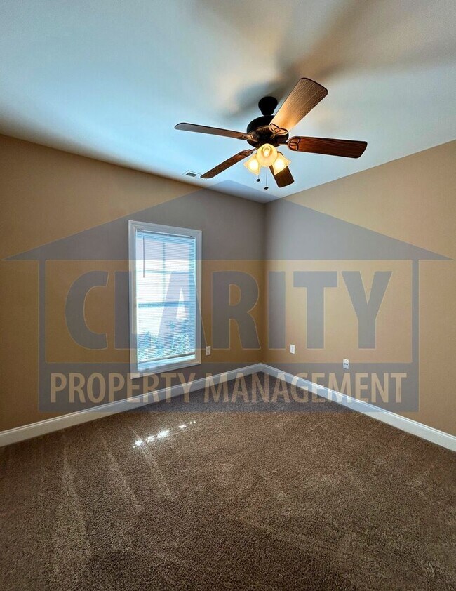 Building Photo - Single-level two bedroom townhome!