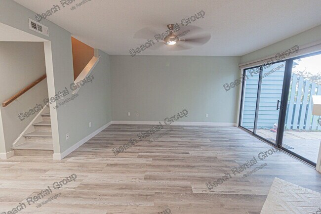Building Photo - 33 Shadow Moss Pl