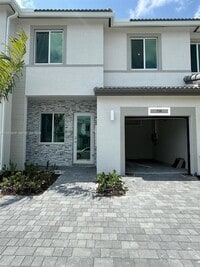 Building Photo - 738 SE 13th Ct