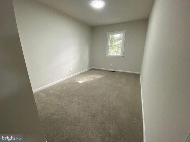 Building Photo - 9 Farrell Ln