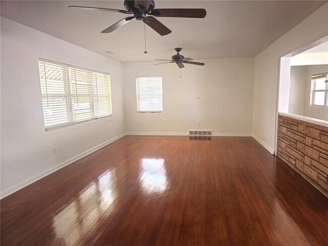 Building Photo - 1369 Whitacre Dr