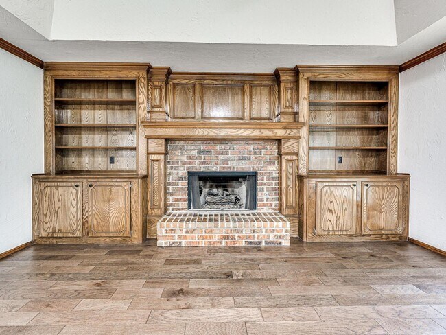 Building Photo - 4 Bedrooms - 3 Bathrooms - 3 Car Garage - ...