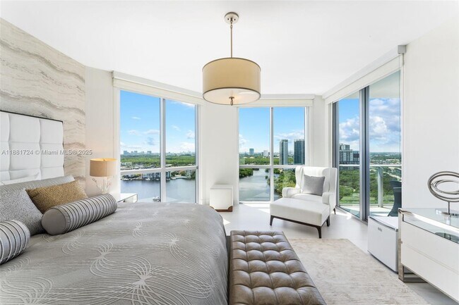 Building Photo - 17111 Biscayne Blvd