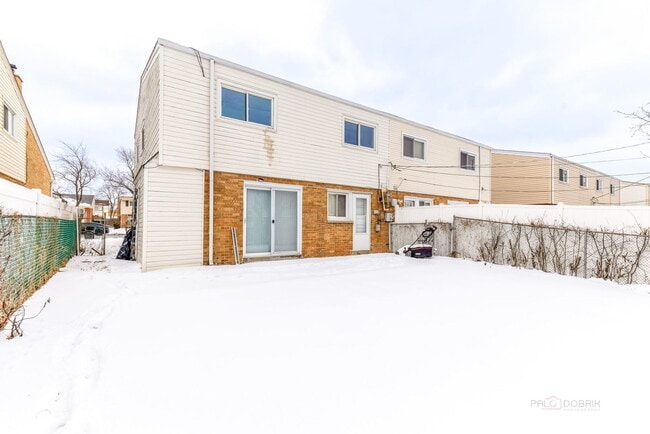 Building Photo - 9260 Dee Rd