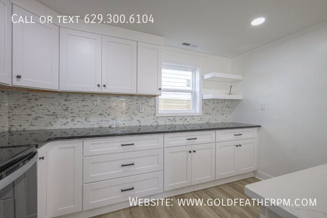 Building Photo - 1707 17th Ave N