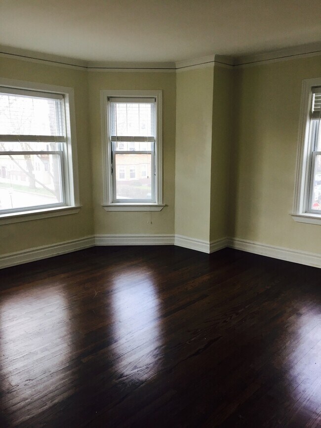 Building Photo - 3701 N Hoyne Ave
