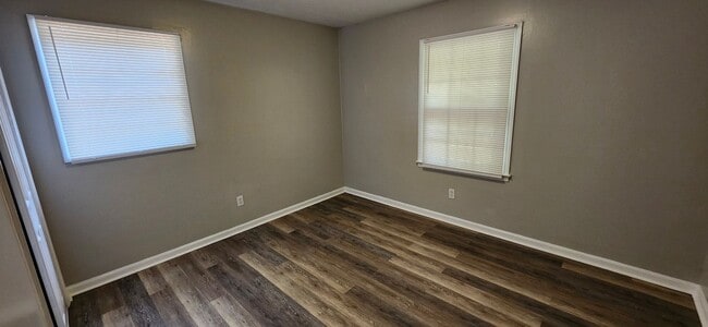 Building Photo - 3 Bedroom Home North Columbus