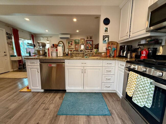 Building Photo - Modern Bungalow with W/D + A/C! Assigned Parking Included & 1 Garage Storage!