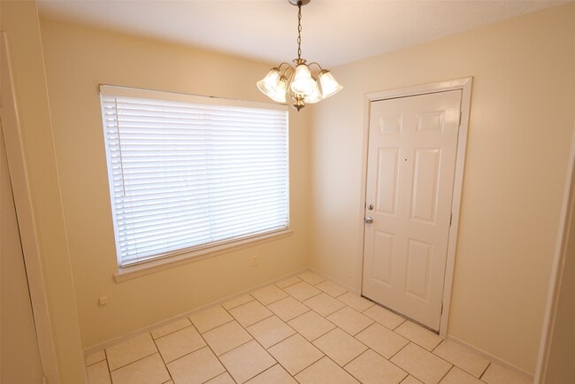 Building Photo - 22311 Fincastle Dr