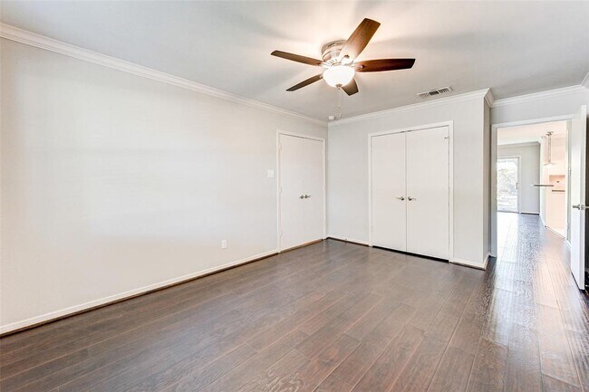 Building Photo - 5719 Willowbend Blvd