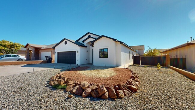 Building Photo - 4-Bed/2.25-Bath with Solar!