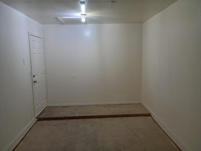 Building Photo - 3 bedroom in Eloy AZ 85131