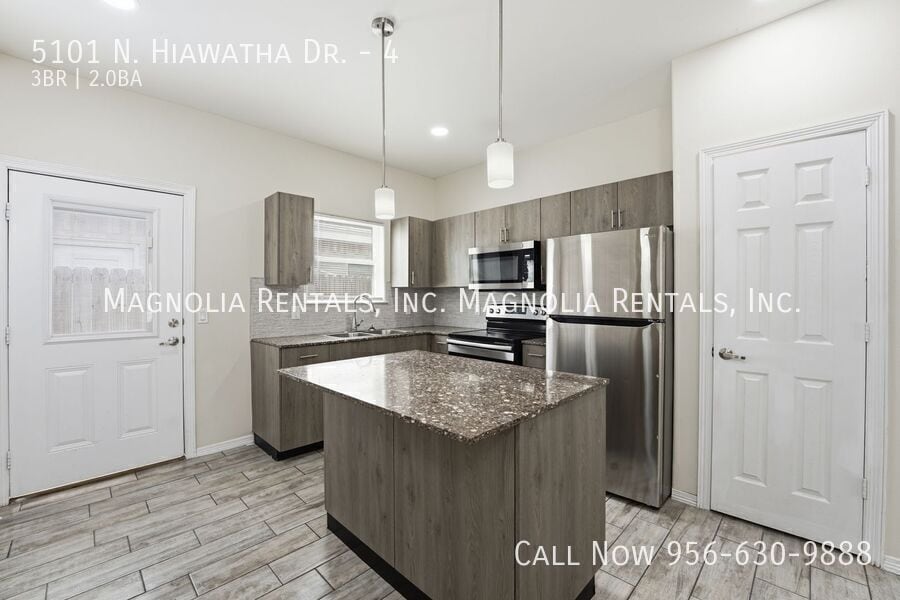 Building Photo - 5101 N Hiawatha Dr
