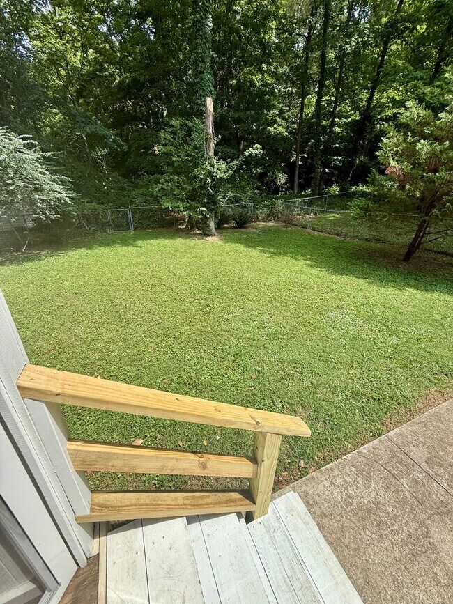 Building Photo - 3 Bedroom 2.5 Bath House + Garage + Fenced...
