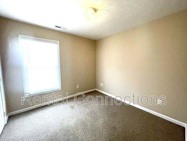 Building Photo - 1005 E Carter St