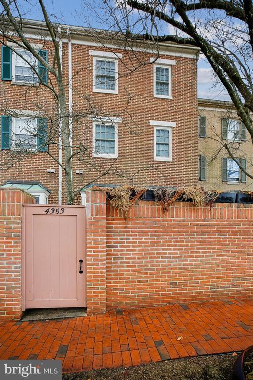 Building Photo - 4353 Westover Pl NW