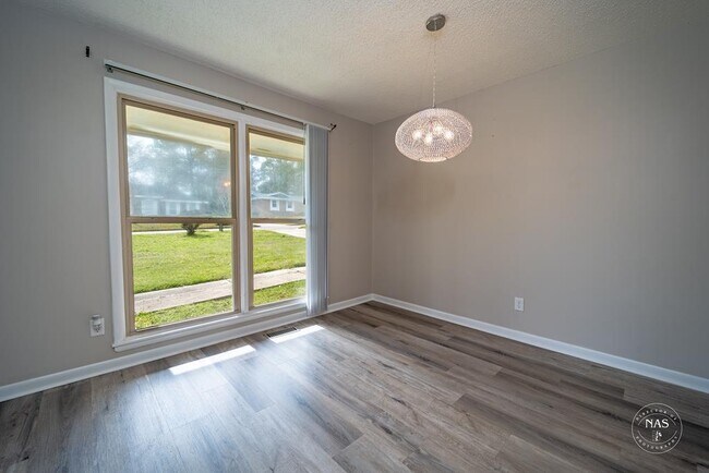 Building Photo - 2802 Evans Dr