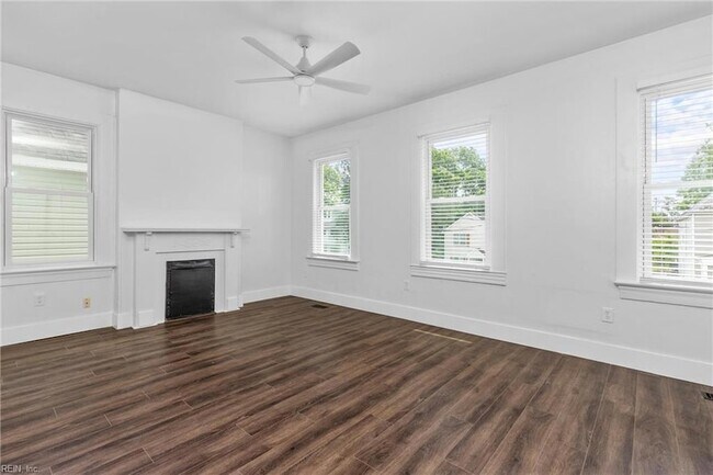 Building Photo - 410 W 29th St