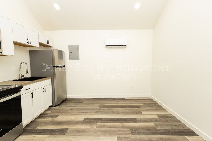 Building Photo - 5640 US-41
