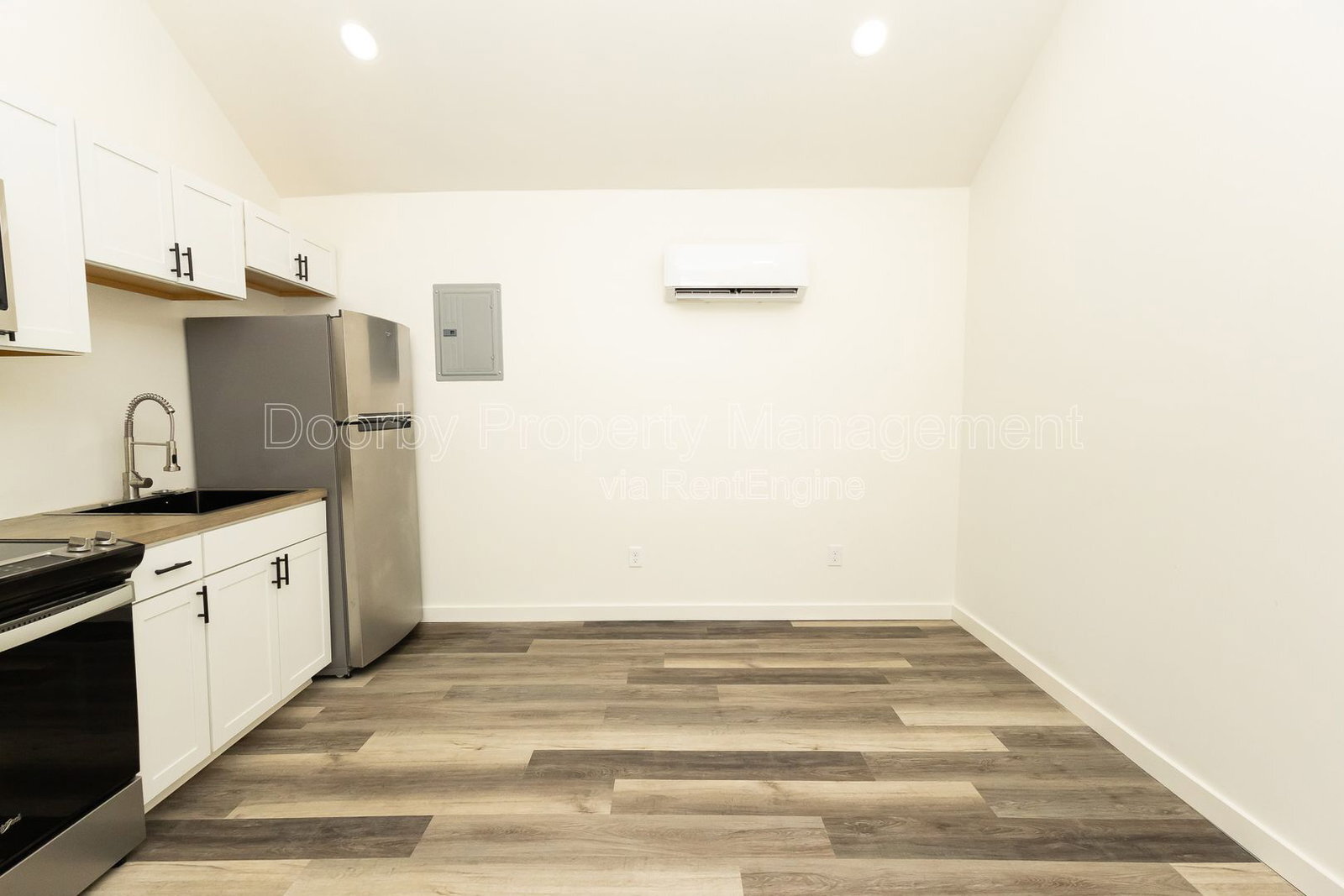 Building Photo - 5640 US-41