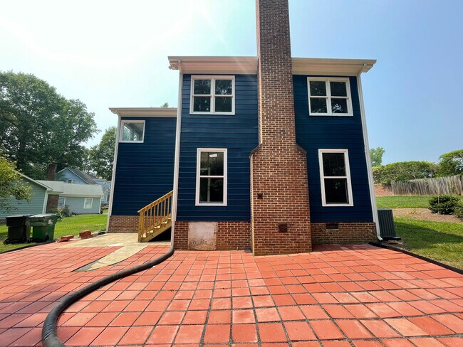 Building Photo - Room in House on Newfoundland Ct