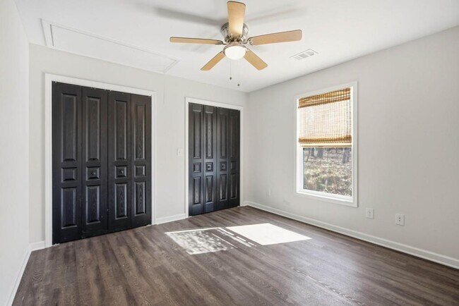 Building Photo - 7621 Maple Pl