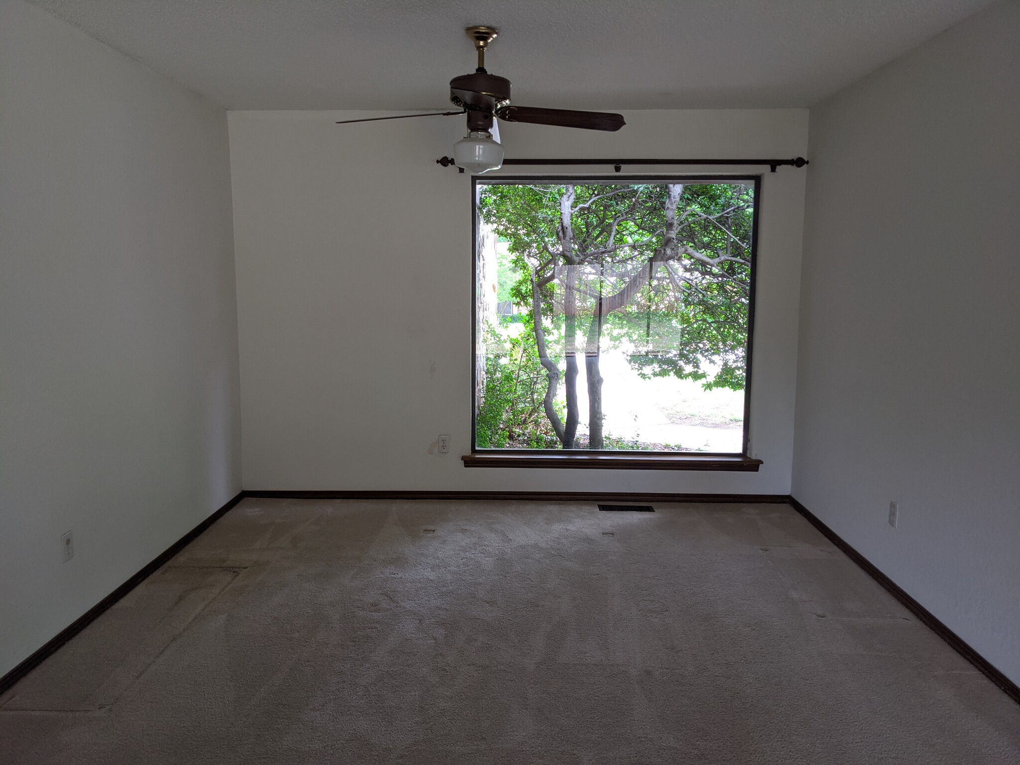 dining area - 205 N Easy St