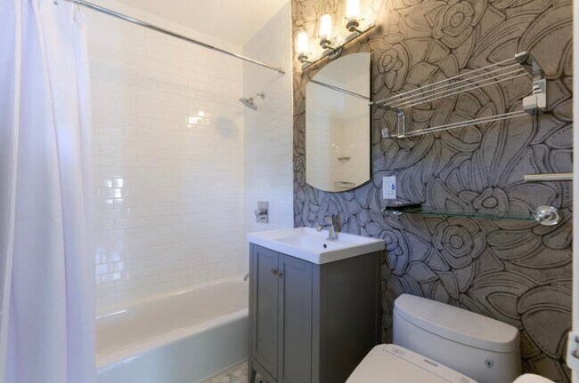 Building Photo - 123 N Palmway