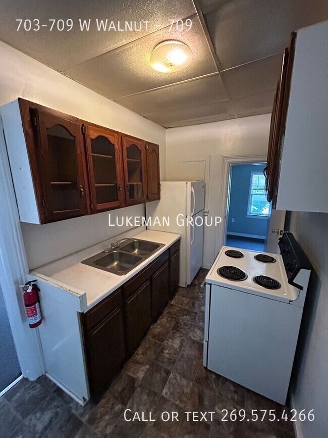 Building Photo - 703-709 W Walnut-709