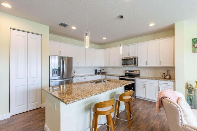 Building Photo - 7528 Moonrise Dr