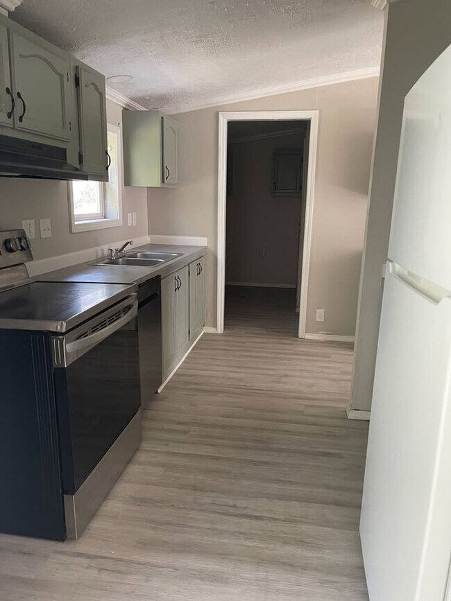 Building Photo - Remodeled Home - Exeter