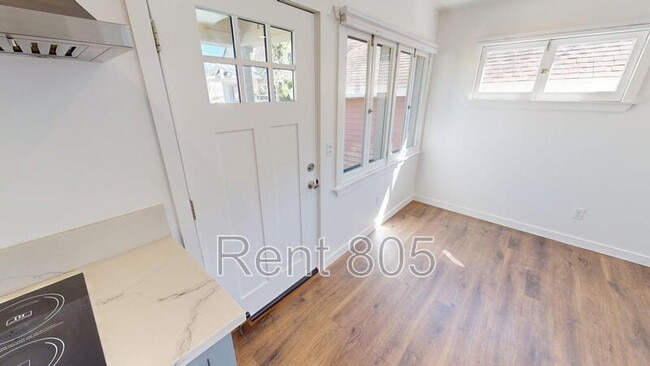 Building Photo - 39 N Laurel St