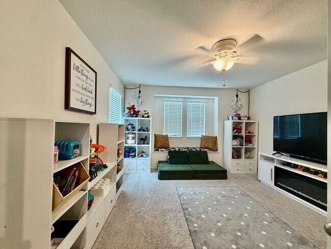 Building Photo - Exceptional 4BR, 3BA Home in Desirable Knox Ridge
