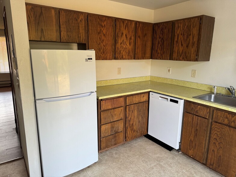 Building Photo - 675 SW Harrier Cir