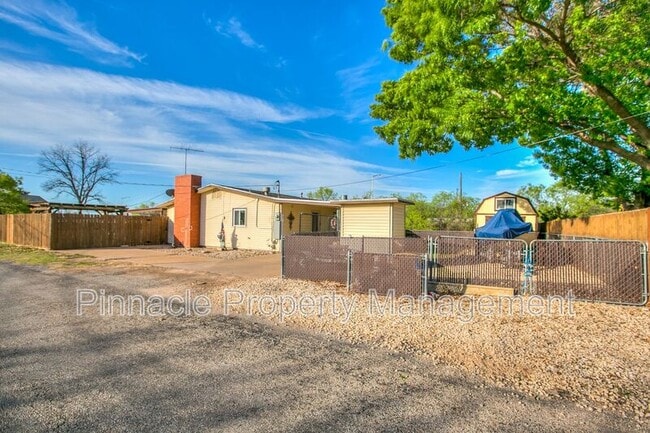 Building Photo - 1510 Loop Dr