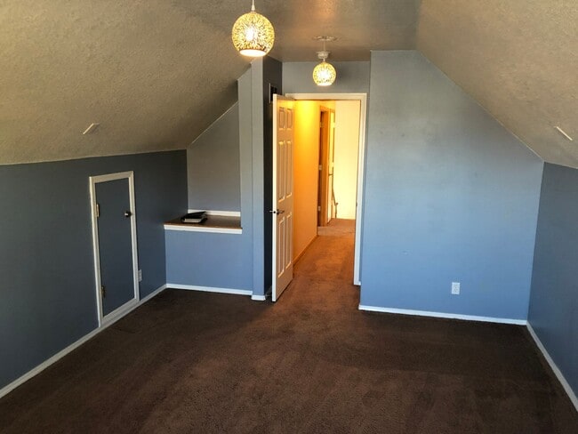 Building Photo - 2687 NW Oak Ridge Dr