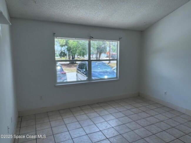 Building Photo - 4230 Mt Vernon Ave