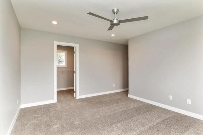 Building Photo - Beautiful Newer Home in West Des Moines