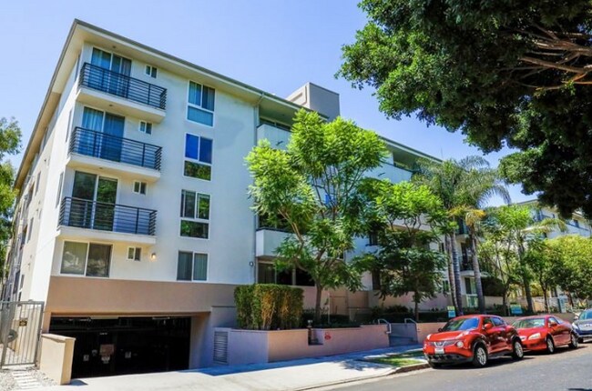Building Photo - 833 N Edinburgh Ave Los Angeles, CA 90046