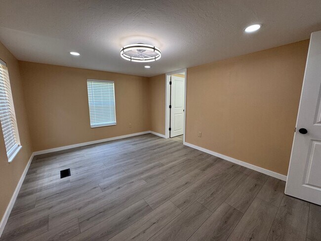 Building Photo - Newly Remodeled 3 Bedroom Manufactured Home in Suwannee County