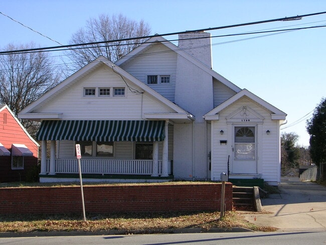 Primary Photo - 2 BR across from Johnson Street School