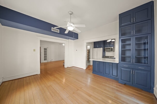 Building Photo - 406 Sul Ross St