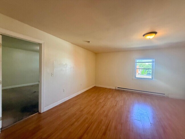 Building Photo - 853 Manor St