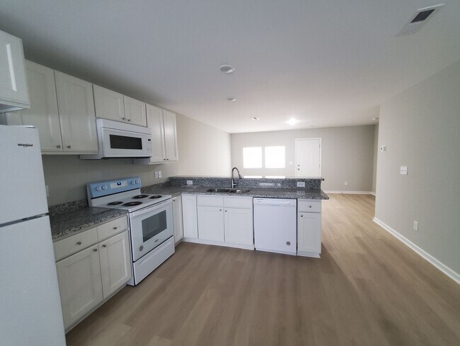Building Photo - NEW TOWNHOME BUIKT MARCH 2023!