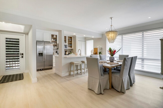 Building Photo - 438 Brackenwood Ln S