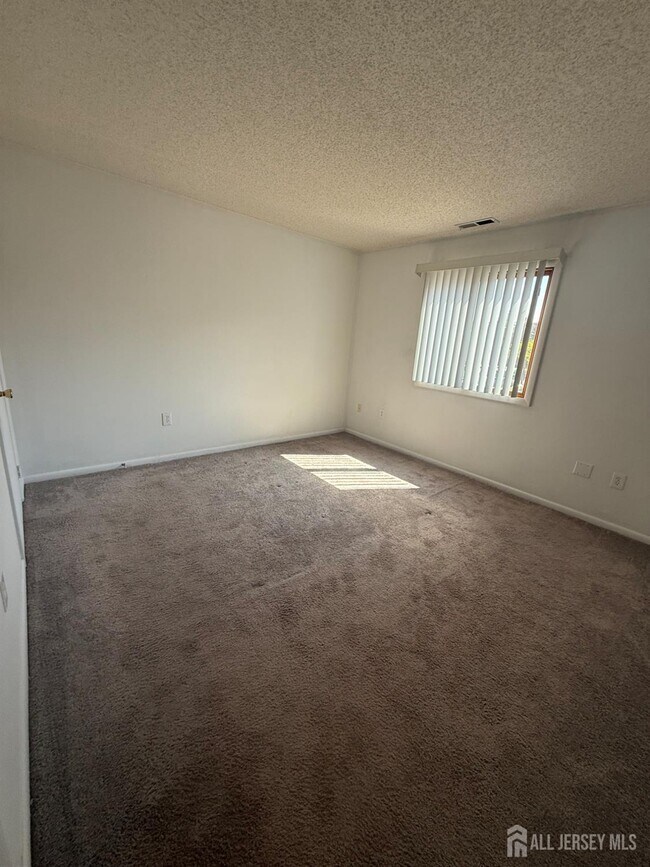 Building Photo - 1908 Ravens Crest Dr