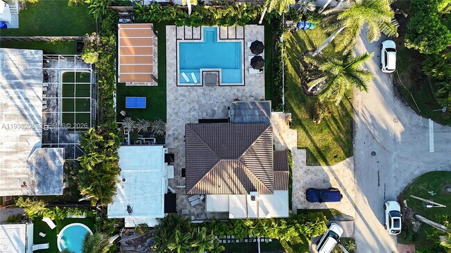 Building Photo - 1201 NE 85th St