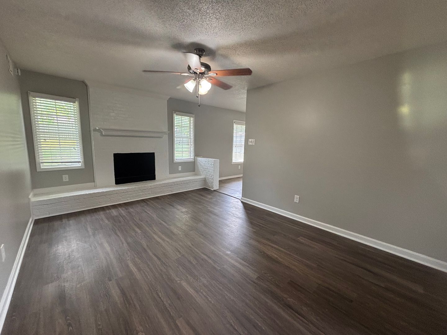 Building Photo - 3989 Battlefield Dr
