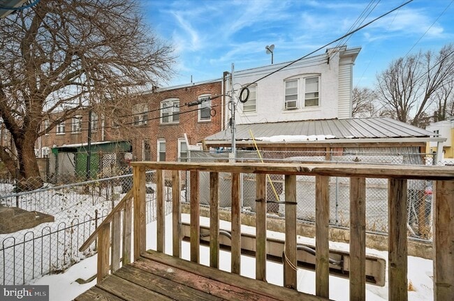 Building Photo - 401 W Fisher Ave