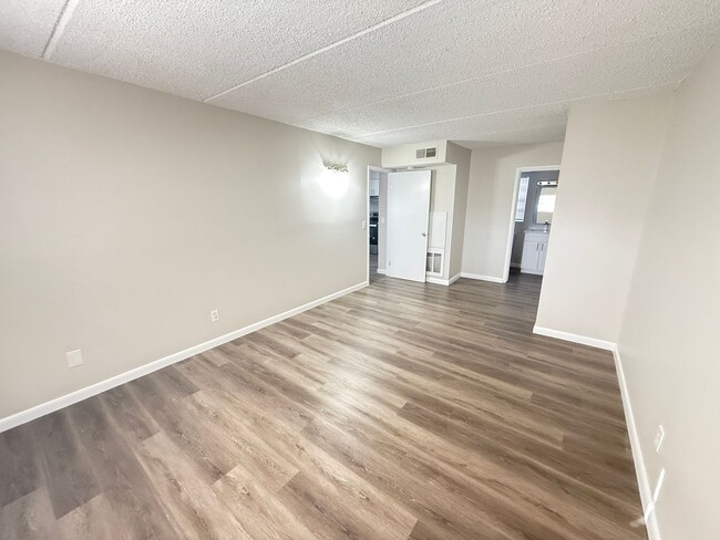 Building Photo - 1 Bed/1 Bath, Ground Floor Condo in Palms ...